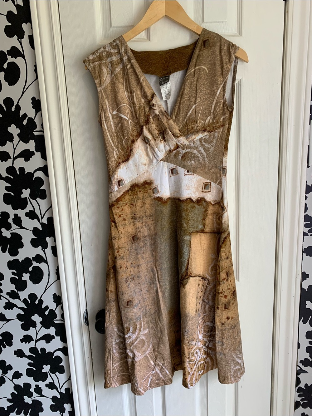 Dolcezza Sleeveless Brown Abstract-Print Midi Dress chic summer